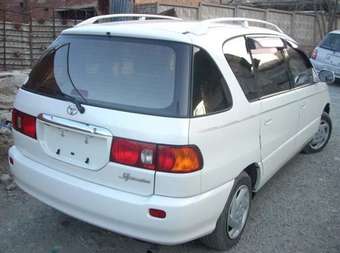 2000 Toyota Ipsum Pictures