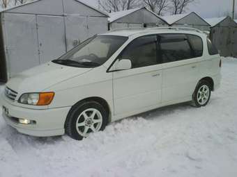 2000 Toyota Ipsum Pictures
