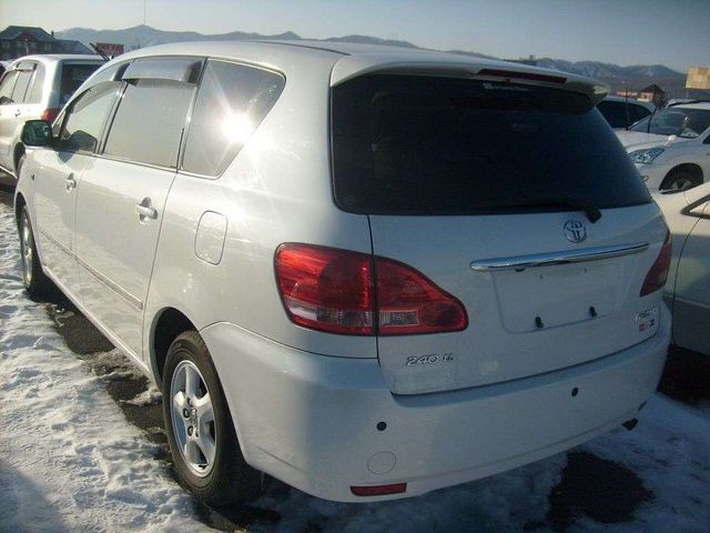 2001 Toyota Ipsum