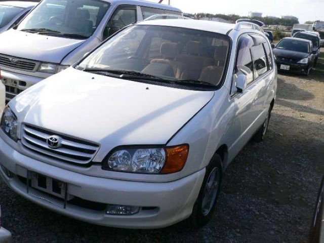 2001 Toyota Ipsum