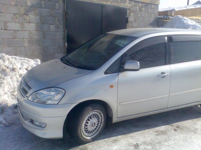 2001 Toyota Ipsum