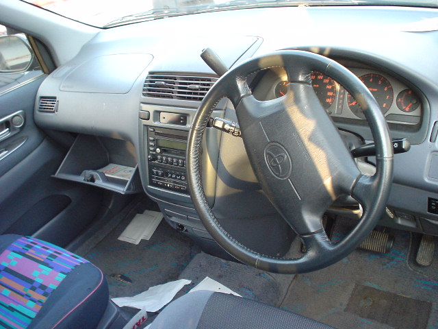 2001 Toyota Ipsum Pictures