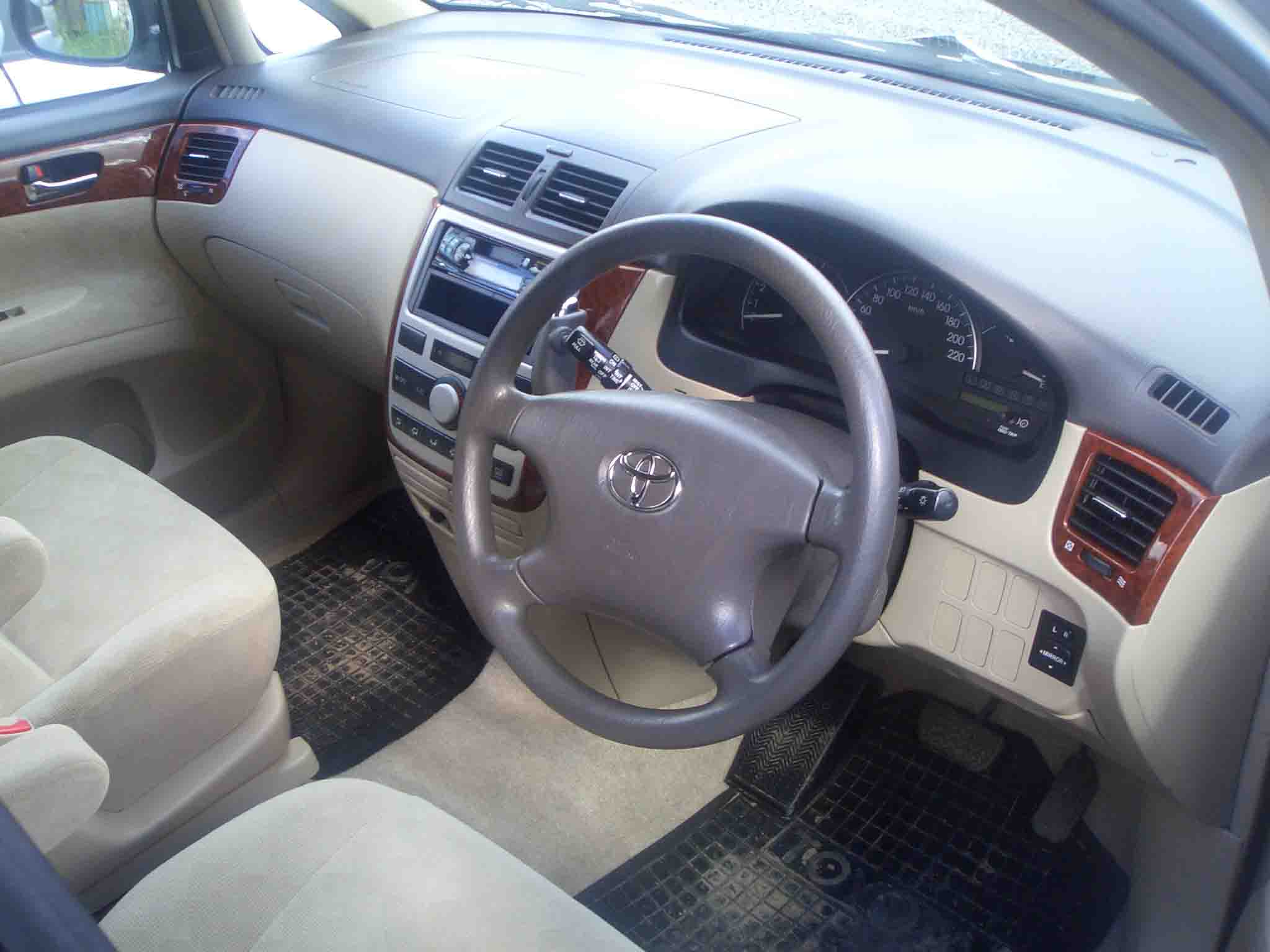 2001 Toyota Ipsum Pictures