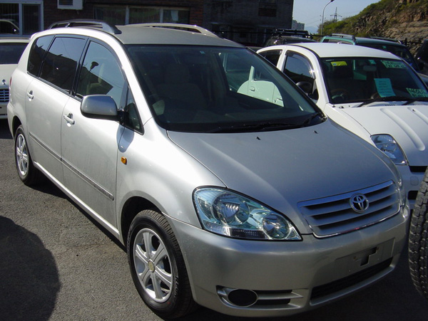 2001 Toyota Ipsum Photos