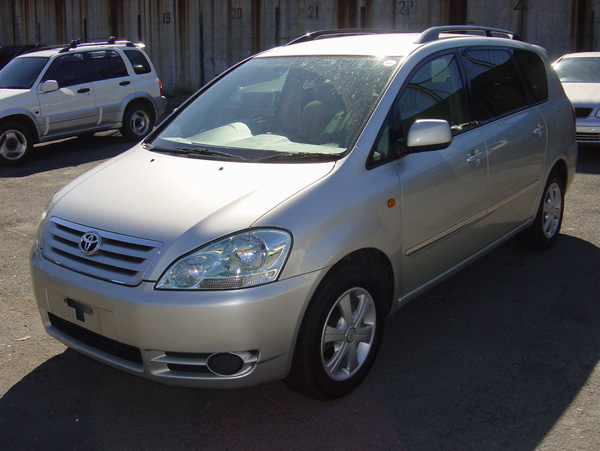 2001 Toyota Ipsum Pictures