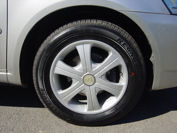 2001 Toyota Ipsum Photos
