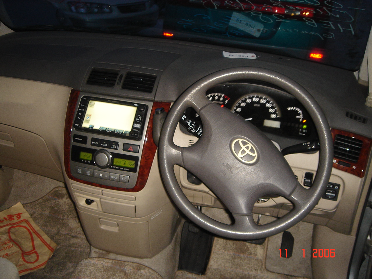 2001 Toyota Ipsum Pictures