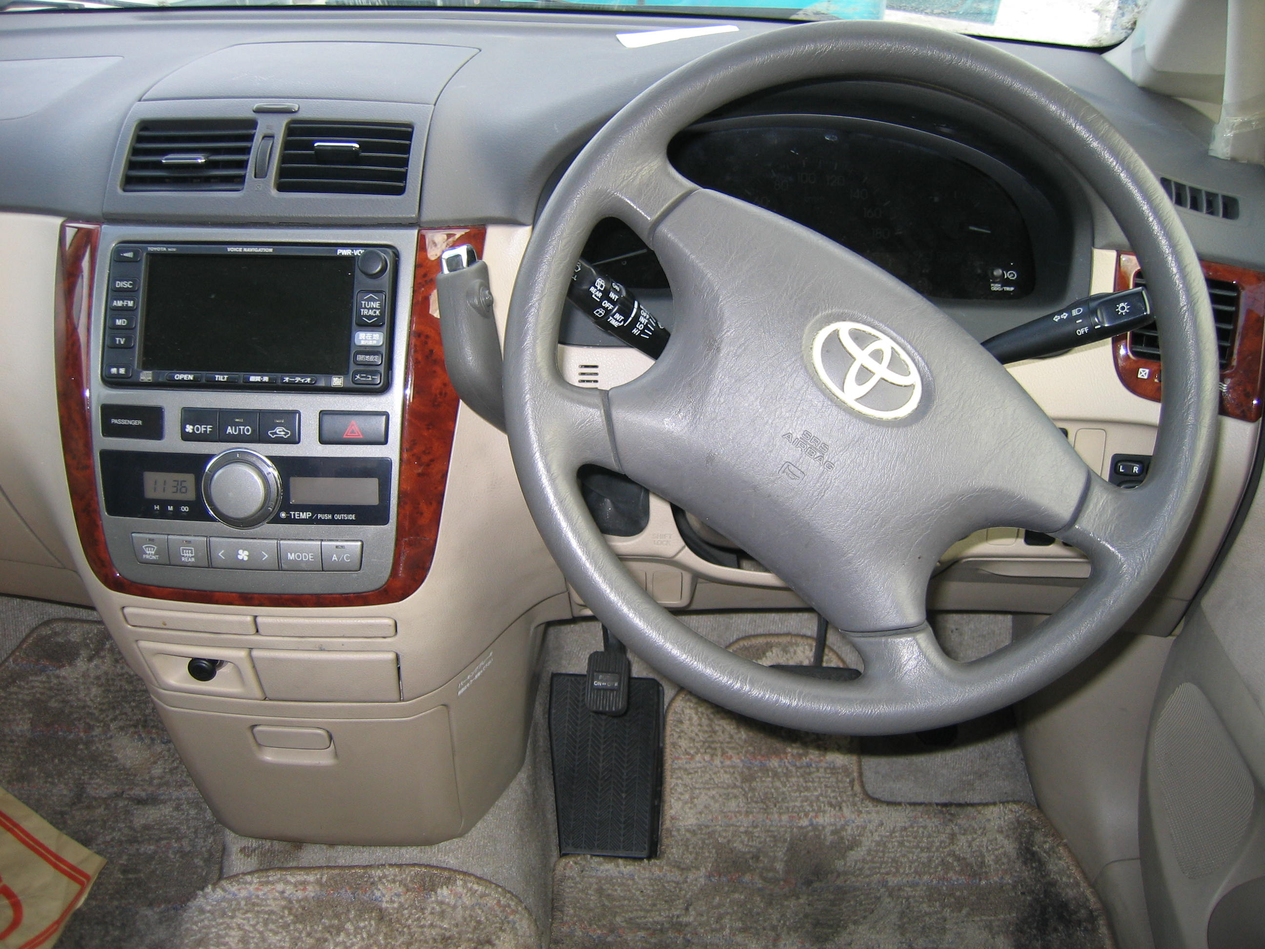 2001 Toyota Ipsum Photos