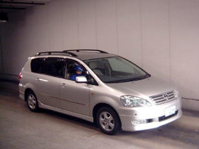 2001 Toyota Ipsum Photos