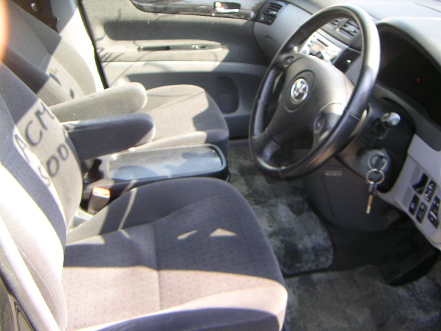 2001 Toyota Ipsum Photos