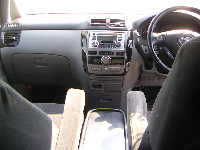 2001 Toyota Ipsum Pictures