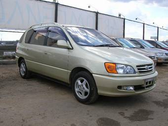 2001 Toyota Ipsum Photos