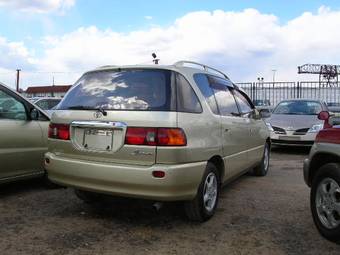2001 Toyota Ipsum Pictures