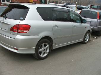 2001 Toyota Ipsum Photos