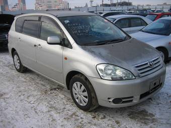 2001 Toyota Ipsum Pictures