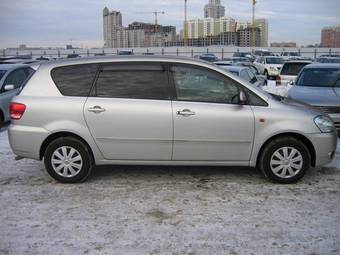 2001 Toyota Ipsum Pictures