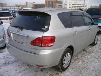 2001 Toyota Ipsum Photos