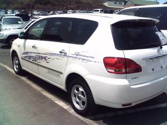 2001 Toyota Ipsum Pictures