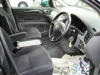 2001 Toyota Ipsum Pictures