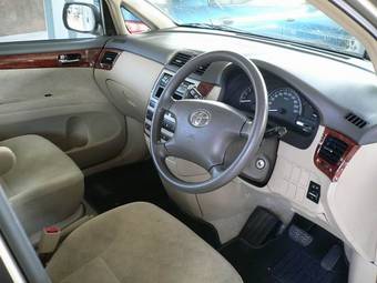 2001 Toyota Ipsum Photos