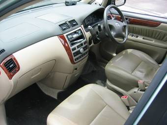 2001 Toyota Ipsum Photos