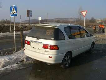 2001 Toyota Ipsum Pictures