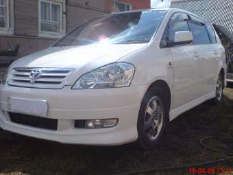 2001 Toyota Ipsum Photos