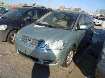 2001 Toyota Ipsum Pictures