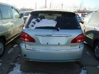 2001 Toyota Ipsum Photos