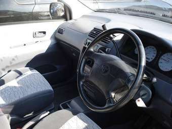 2001 Toyota Ipsum Photos