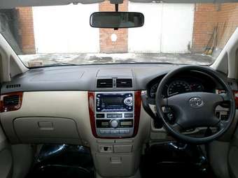 2001 Toyota Ipsum Photos