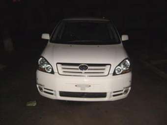 2001 Toyota Ipsum Photos