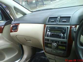 2001 Toyota Ipsum Photos