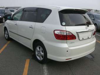 2001 Toyota Ipsum Photos