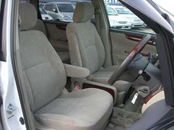 2001 Toyota Ipsum Photos