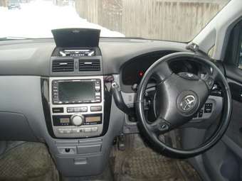 2001 Toyota Ipsum Pictures