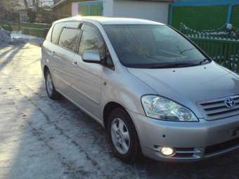 2001 Toyota Ipsum Photos
