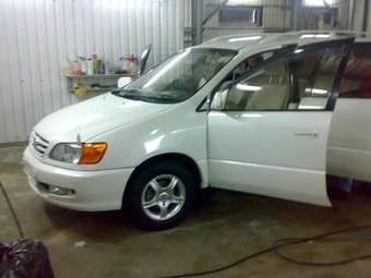 2001 Toyota Ipsum Images