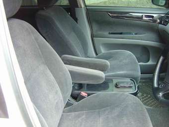 2001 Toyota Ipsum Pictures