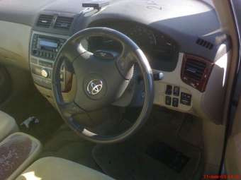 2001 Toyota Ipsum Pictures