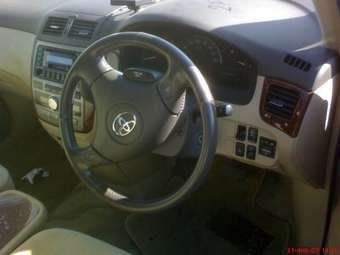 2001 Toyota Ipsum Pictures