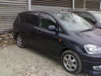 2001 Toyota Ipsum Photos