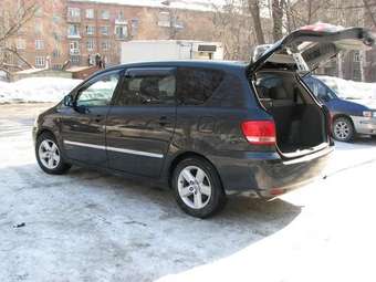 2001 Toyota Ipsum Photos