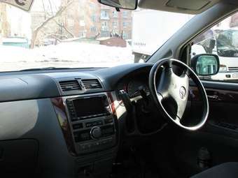 2001 Toyota Ipsum Pictures