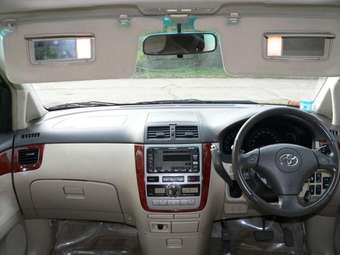2001 Toyota Ipsum Pictures
