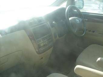 2001 Toyota Ipsum Photos