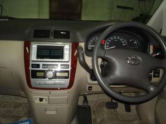 2001 Toyota Ipsum Pictures