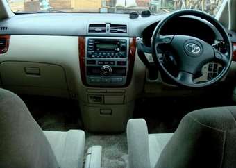 2001 Toyota Ipsum Photos