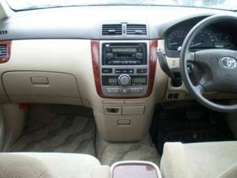2001 Toyota Ipsum Photos