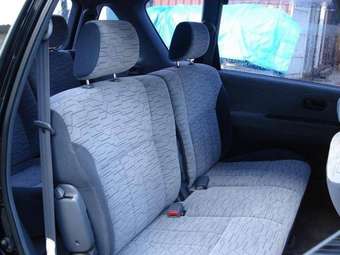 2001 Toyota Ipsum Pictures
